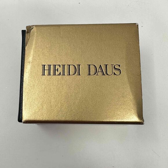 Heidi Daus Ring Size 5.5 Crystal Faux Pearl Peridot Rhinestone Cabochon - Picture 16 of 16